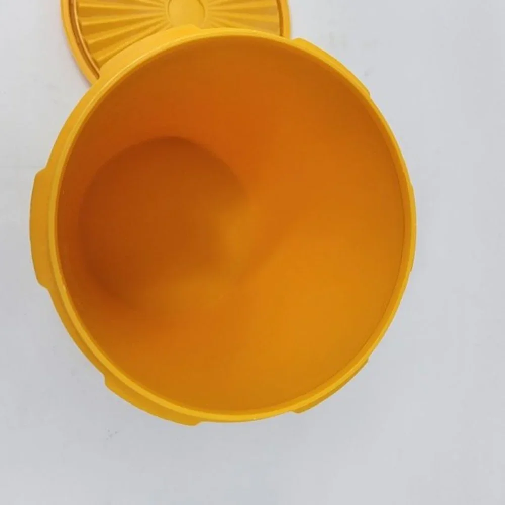 Tupperware Vintage Gold /Yellow Storage Canister 809-6‎ With Lid
